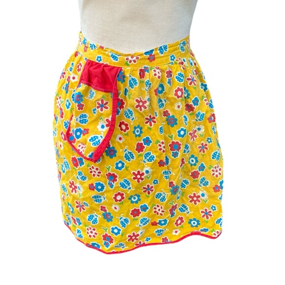 Vintage 70s Yellow Children’s Floral Ladybug Half Apron - Picture 2 of 5